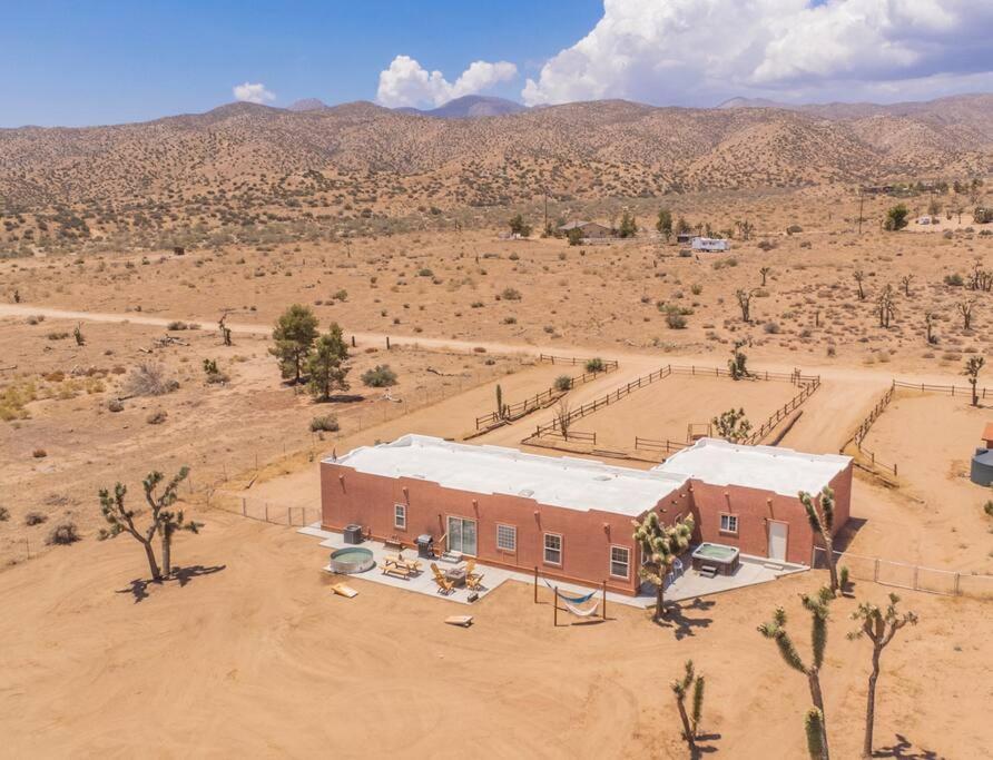Near Pappy & Harriet'S + Rimrock Ranch W/ Hot Tub Villa Pioneertown Eksteriør bilde